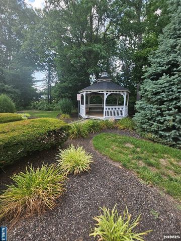 151 W Passaic Street 20, Rochelle Park, NJ 07662