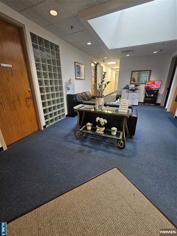 151 W Passaic Street 20, Rochelle Park, NJ 07662