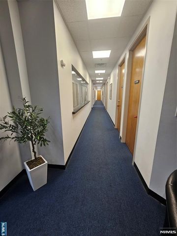151 W Passaic Street 20, Rochelle Park, NJ 07662