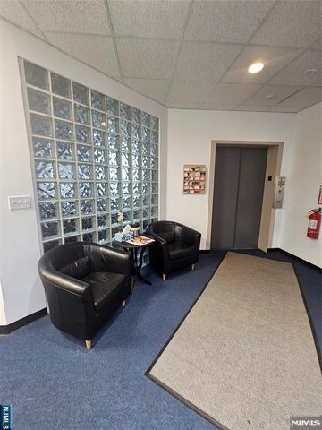 151 W Passaic Street 20, Rochelle Park, NJ 07662