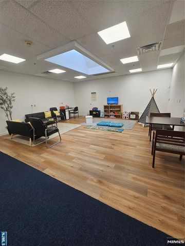 151 W Passaic Street 20, Rochelle Park, NJ 07662