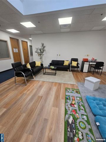151 W Passaic Street 20, Rochelle Park, NJ 07662