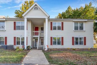 944 Sugar Lake Court 7, St Peters, MO 63376