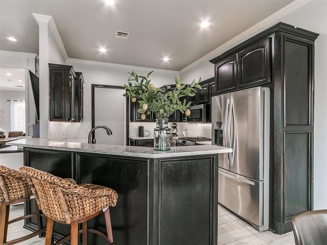 4949 Penn Place Drive, Edmond, OK 73025