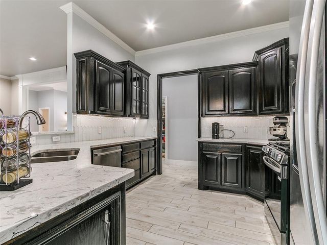 4949 Penn Place Drive, Edmond, OK 73025