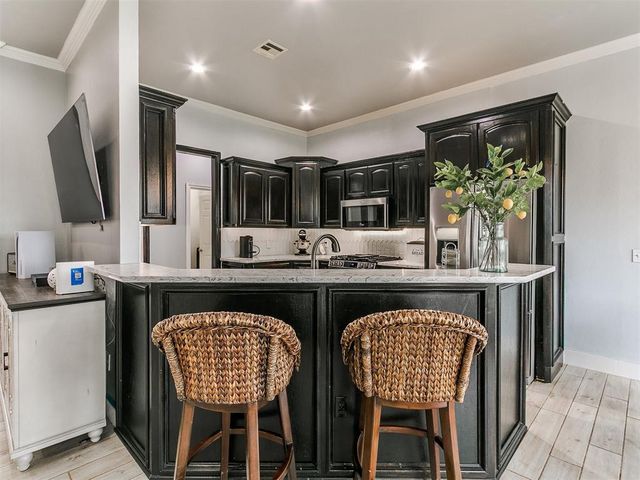 4949 Penn Place Drive, Edmond, OK 73025