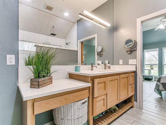 4949 Penn Place Drive, Edmond, OK 73025