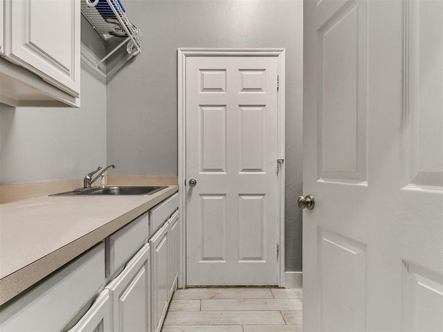 4949 Penn Place Drive, Edmond, OK 73025