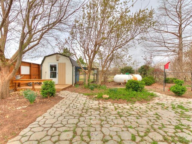 4949 Penn Place Drive, Edmond, OK 73025