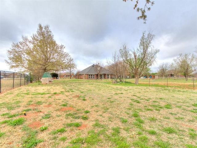 4949 Penn Place Drive, Edmond, OK 73025