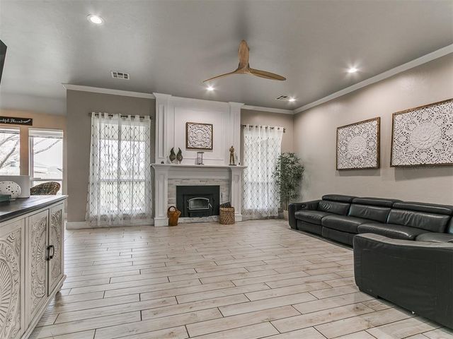 4949 Penn Place Drive, Edmond, OK 73025