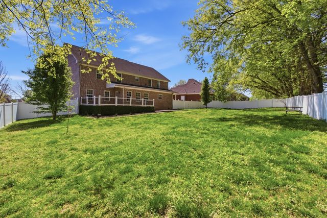 1060 Auldridge Dr, Spring Hill, TN 37174