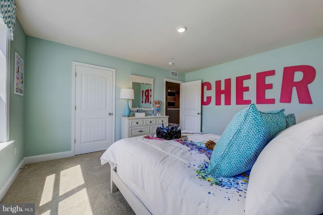28 COUNTRY LIVING RD, Elkton, MD 21921