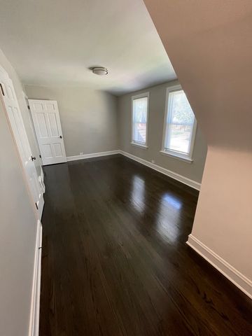 325 Columbia Avenue, Des Plaines, IL 60016