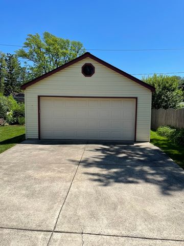 325 Columbia Avenue, Des Plaines, IL 60016