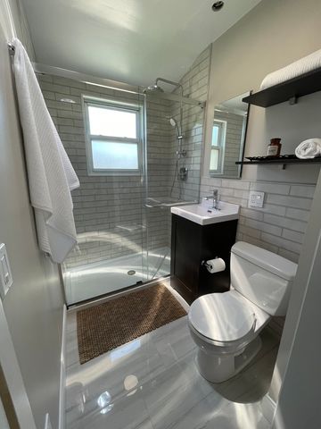 325 Columbia Avenue, Des Plaines, IL 60016