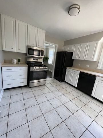 325 Columbia Avenue, Des Plaines, IL 60016