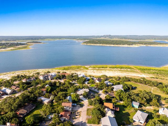1482 Stagecoach, Canyon Lake, TX 78133