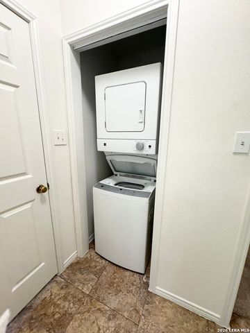 11839 Parliament St Apt 221, San Antonio, TX 78216