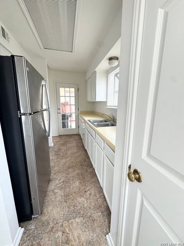 11839 Parliament St Apt 221, San Antonio, TX 78216