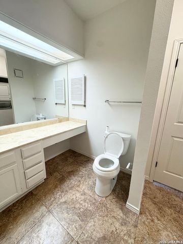 11839 Parliament St Apt 221, San Antonio, TX 78216