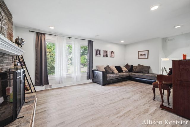 910 Mulford Drive SE, Grand Rapids, MI 49507