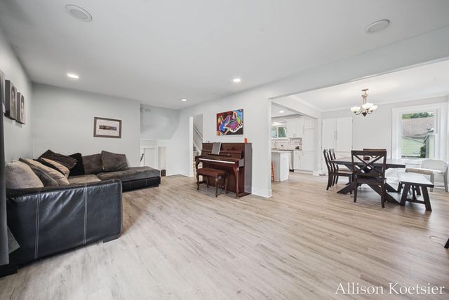 910 Mulford Drive SE, Grand Rapids, MI 49507