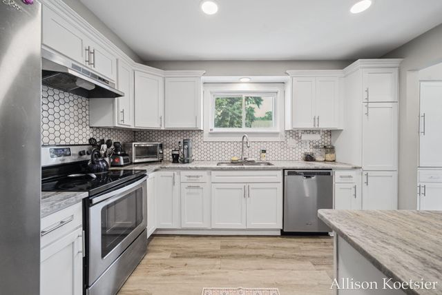 910 Mulford Drive SE, Grand Rapids, MI 49507