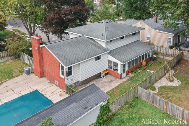 910 Mulford Drive SE, Grand Rapids, MI 49507