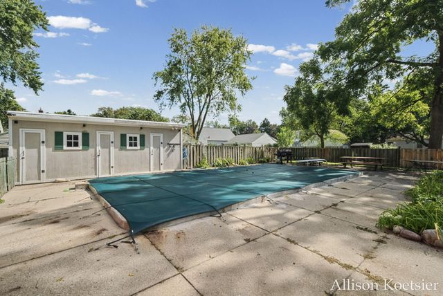 910 Mulford Drive SE, Grand Rapids, MI 49507