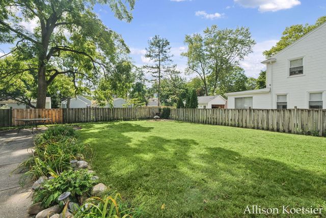 910 Mulford Drive SE, Grand Rapids, MI 49507