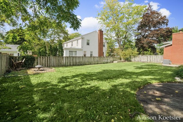 910 Mulford Drive SE, Grand Rapids, MI 49507