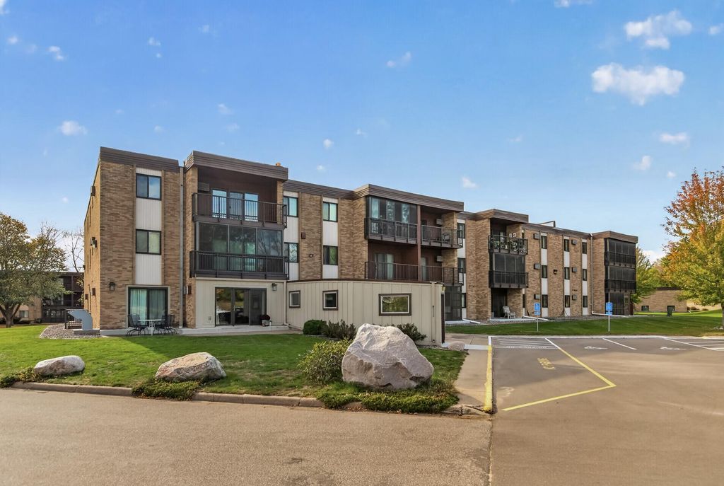 2690 Oxford Street N 219, Roseville, MN 55113 — photo 2