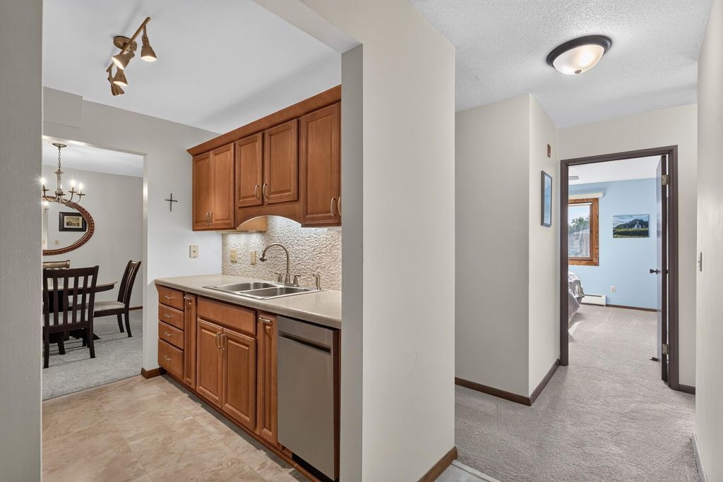 2690 Oxford Street N 219, Roseville, MN 55113 — photo 5