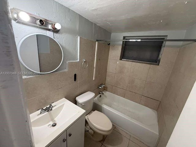 1960 NW Flagler Ter 1, Miami, FL 33125