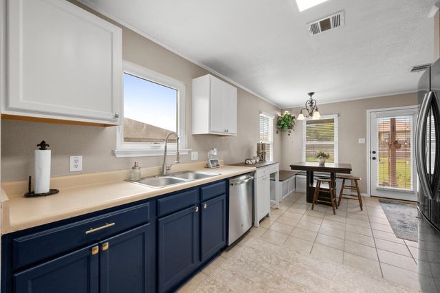 605 Holbrooke ST, Hutto, TX 78634