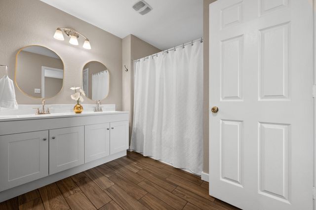 605 Holbrooke ST, Hutto, TX 78634