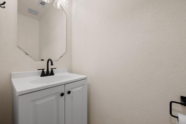 605 Holbrooke ST, Hutto, TX 78634