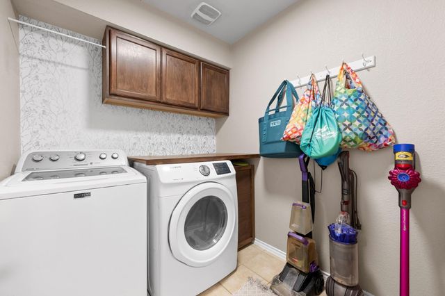 605 Holbrooke ST, Hutto, TX 78634