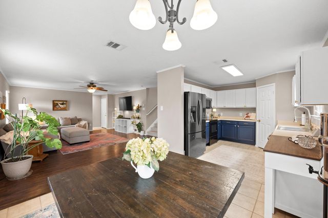 605 Holbrooke ST, Hutto, TX 78634