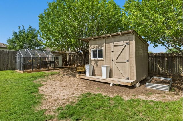 605 Holbrooke ST, Hutto, TX 78634