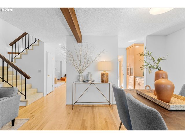 1764 BONNIEBRAE Dr, Lake Oswego, OR 97034