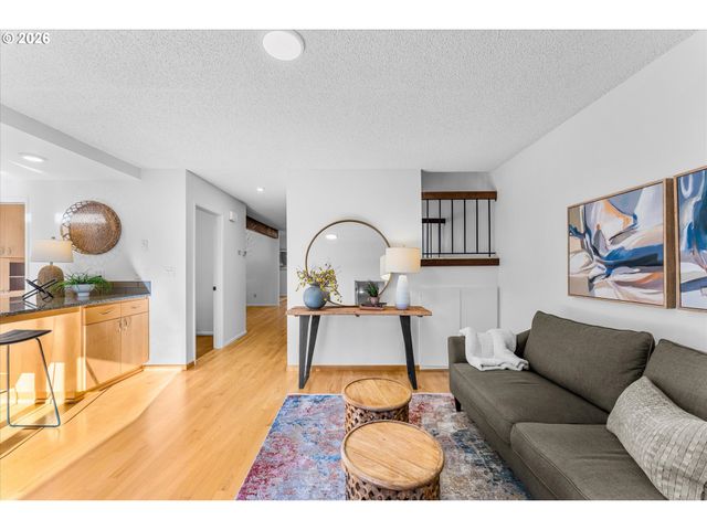 1764 BONNIEBRAE Dr, Lake Oswego, OR 97034