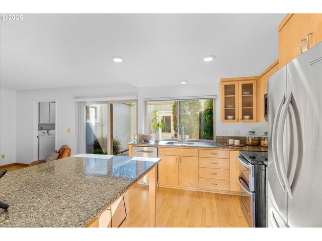 1764 BONNIEBRAE Dr, Lake Oswego, OR 97034