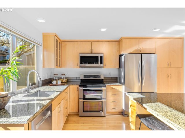 1764 BONNIEBRAE Dr, Lake Oswego, OR 97034