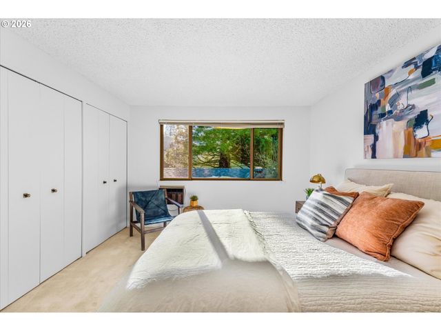 1764 BONNIEBRAE Dr, Lake Oswego, OR 97034