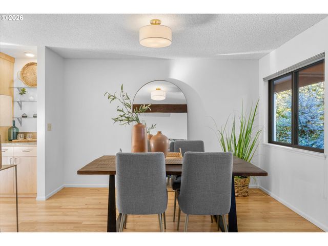 1764 BONNIEBRAE Dr, Lake Oswego, OR 97034