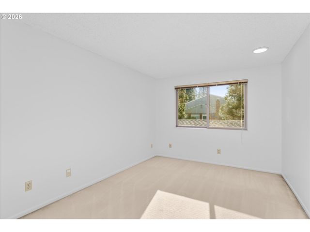 1764 BONNIEBRAE Dr, Lake Oswego, OR 97034