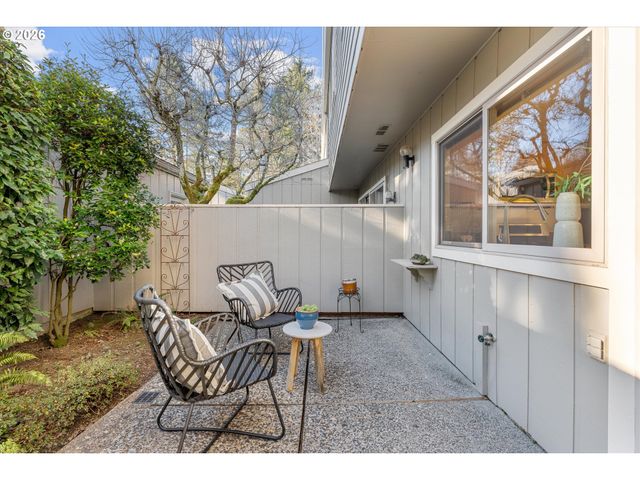 1764 BONNIEBRAE Dr, Lake Oswego, OR 97034