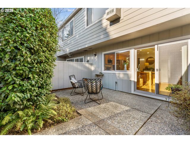 1764 BONNIEBRAE Dr, Lake Oswego, OR 97034